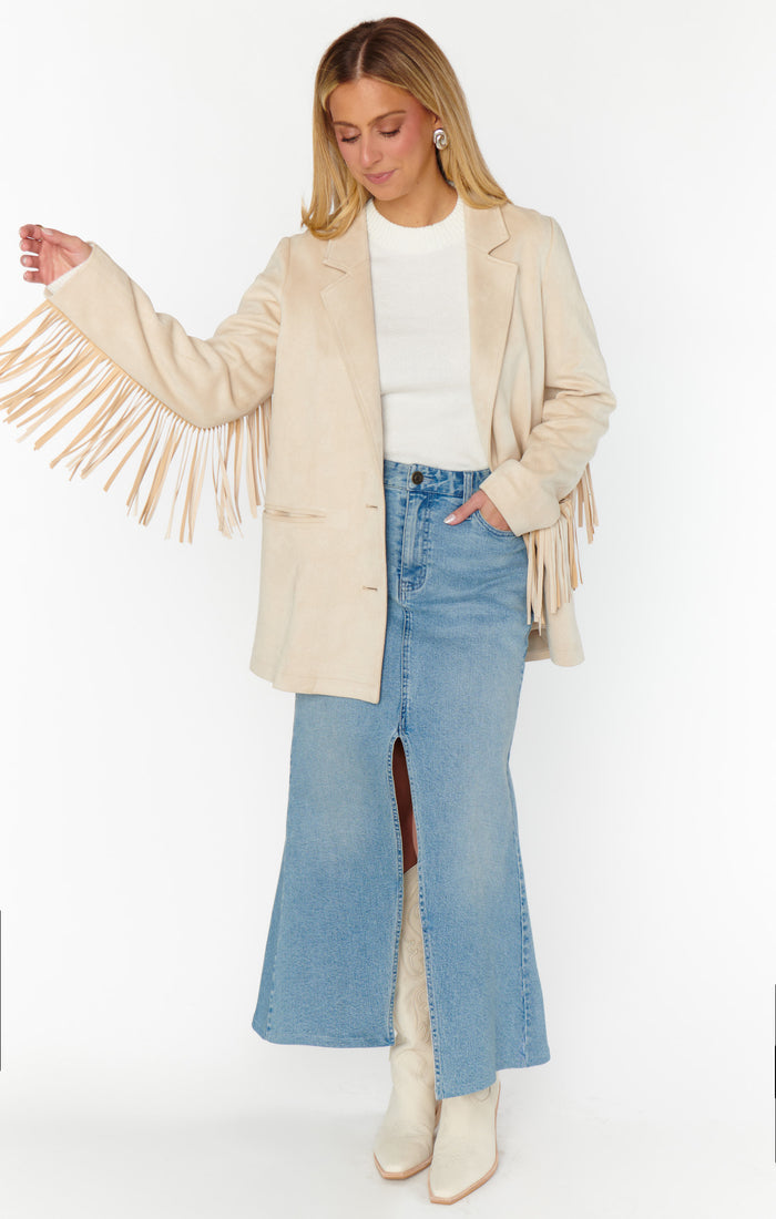 badge_model-wears-size-s