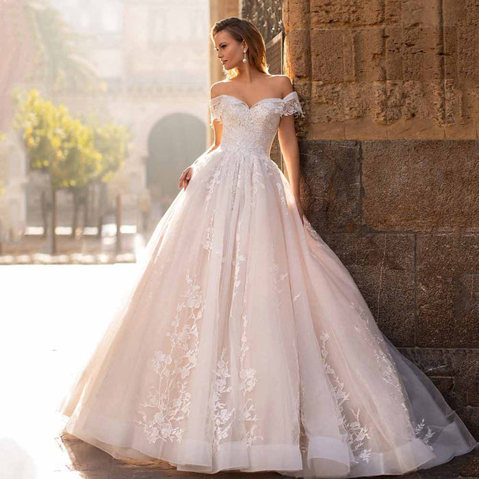 A Line Off the shoulder Tulle Wedding Dresses With Appliques Lace