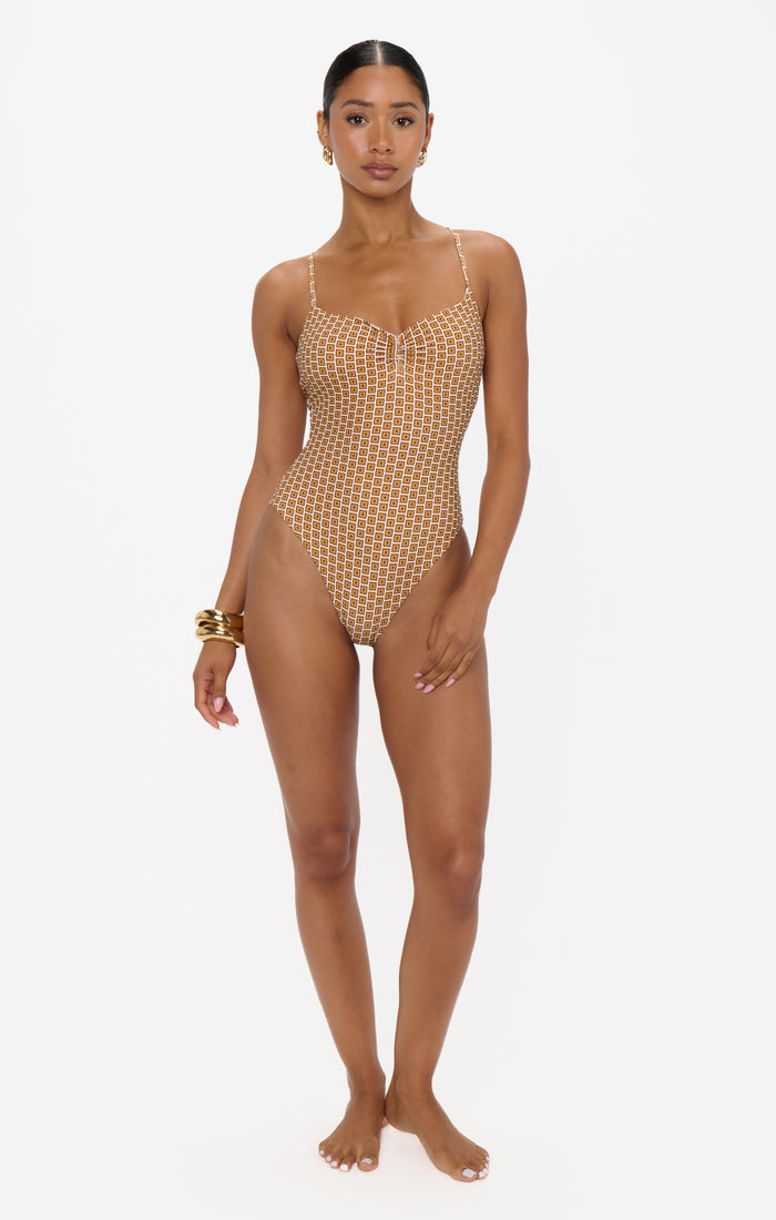 badge_model-wears-size-s