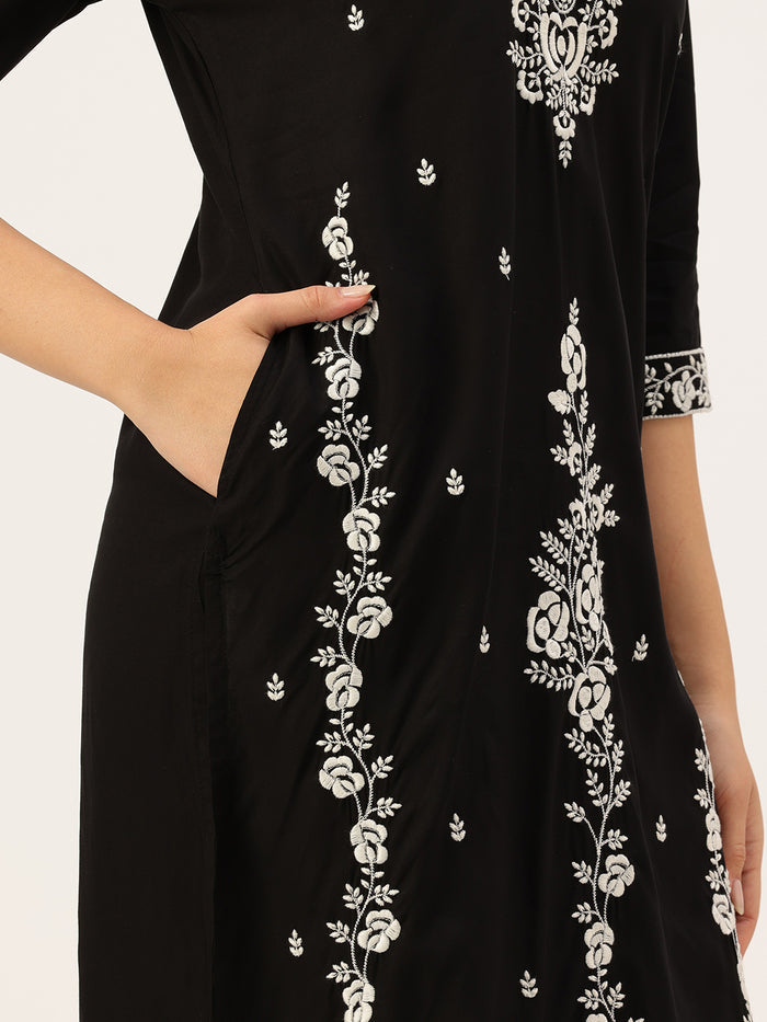 Black Floral Embroidered Kurta