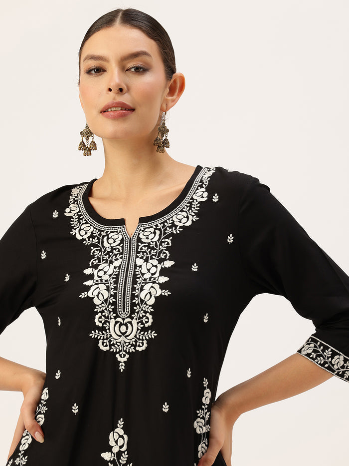 Black Floral Embroidered Kurta