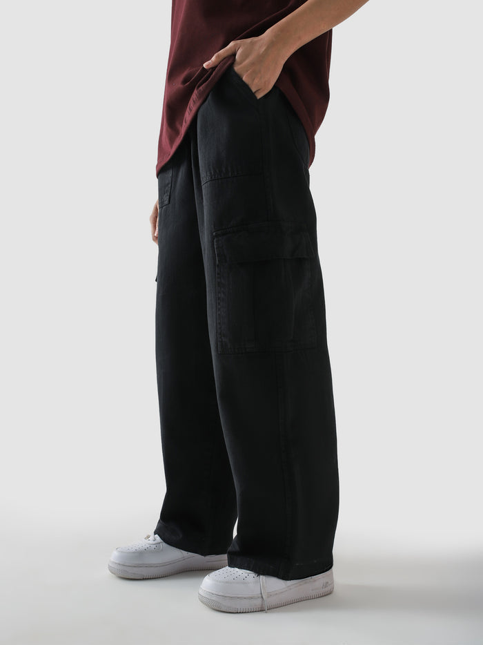 Black VII Cargo pants male model back view relaxed fit – GROOVY Pakistan