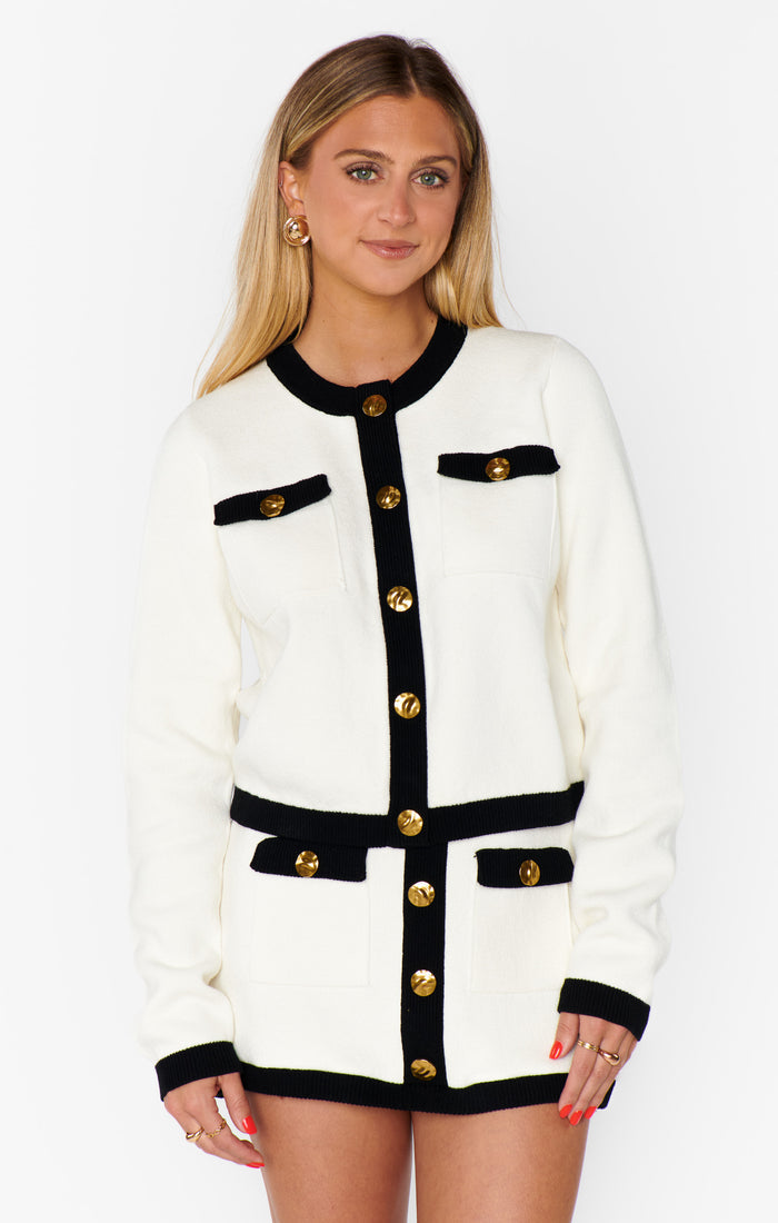 badge_model-wears-size-s