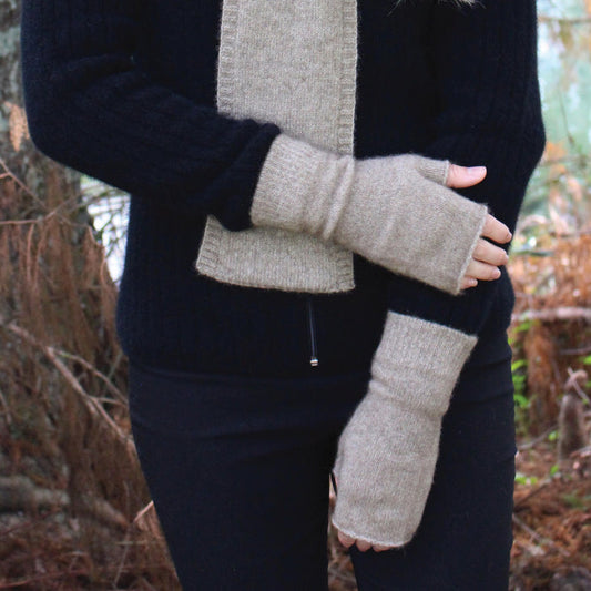 Person wearing gloves colour Silver