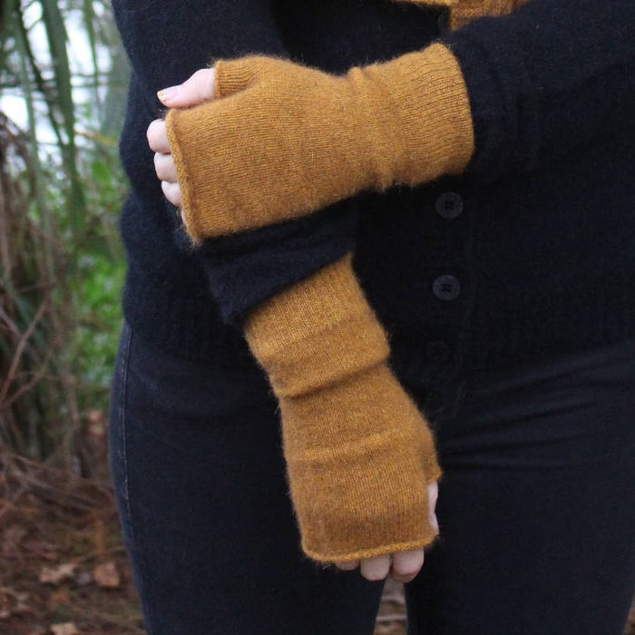 Person wearing gloves colour Gold