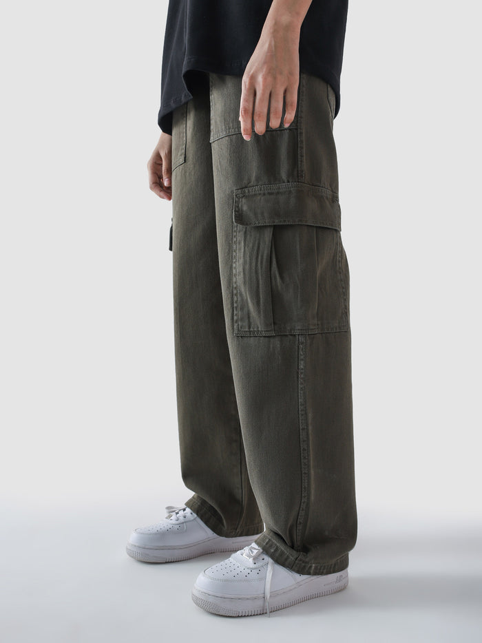 Military green VII cargo pants female model front view streetwear Pakistan – GROOVY