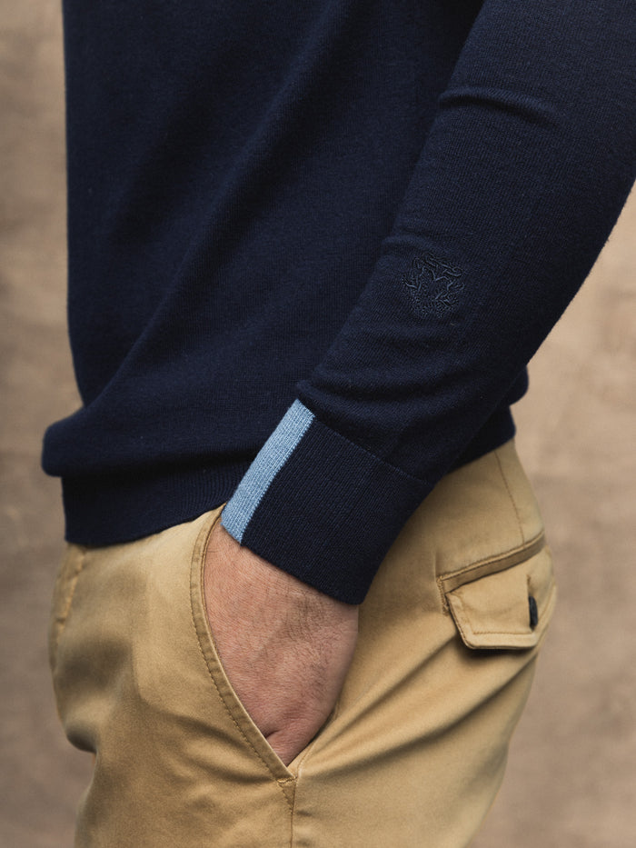 Modelshot / Navy / Detail