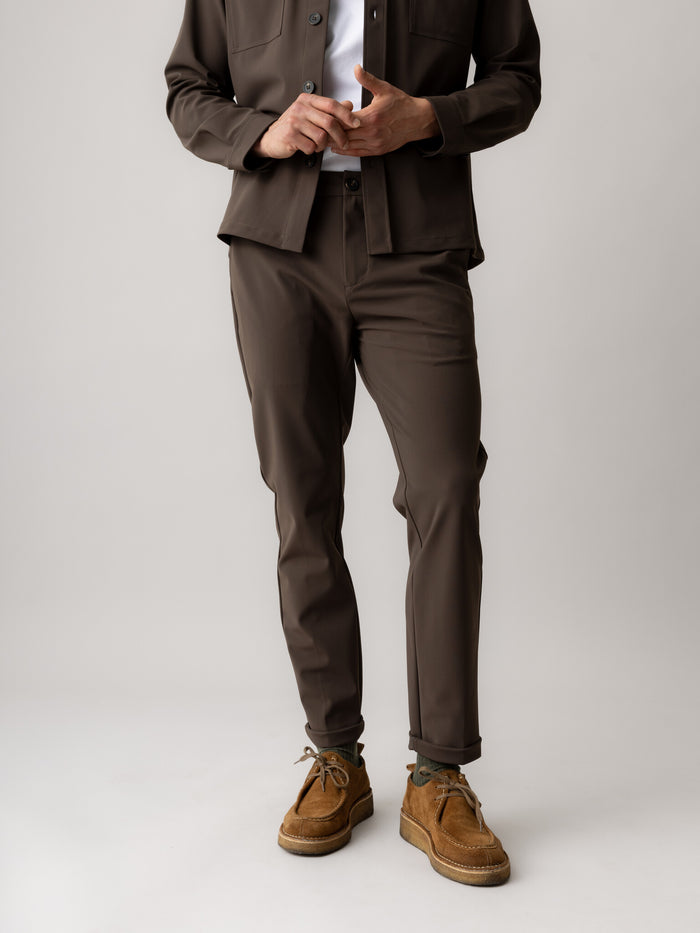Modelshot / Chocolate Brown / Detail