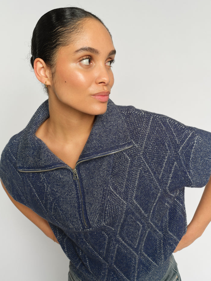 Modelshot / Crown Blue / Detail
