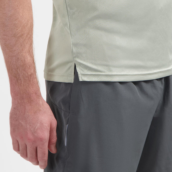 Detail van Rogelli Motion hardloopshirt korte mouw heren grijs zijkant.