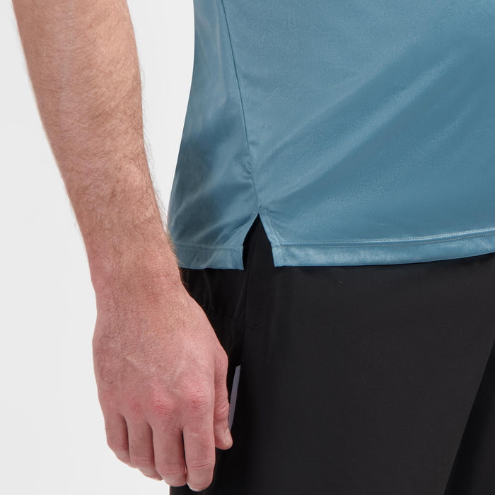 Detail van Rogelli Motion hardloopshirt korte mouw heren blauw zijkant.