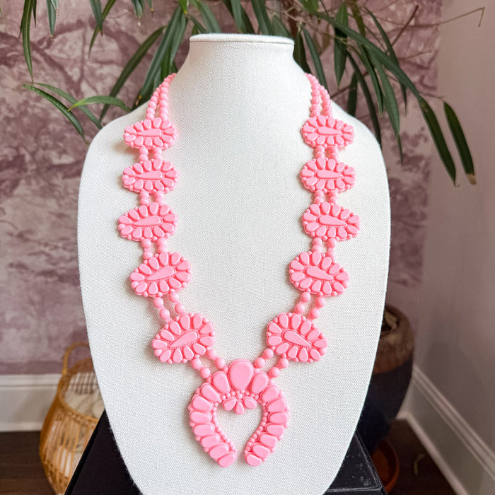 Necklace Golden Hour in Bubblegum Pink