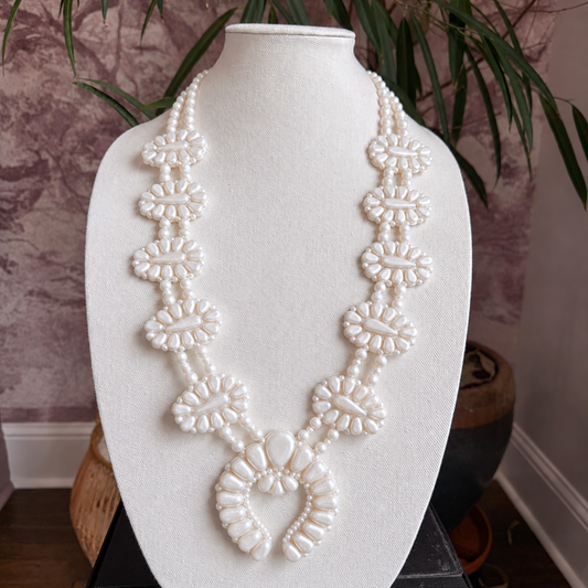 Necklace Golden Hour in Pearl White