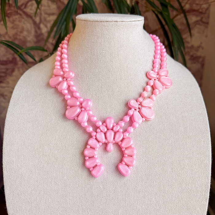 Necklace Night Bloom in Stawberry Kiss