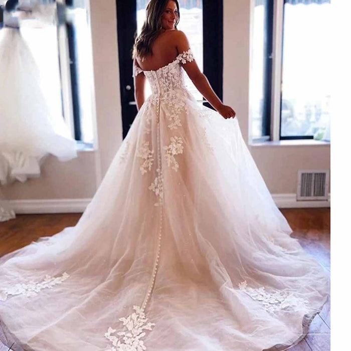 Off-the-Shoulder Sleeveless Chapel Train Tulle Wedding Dress With Lace Appliqued