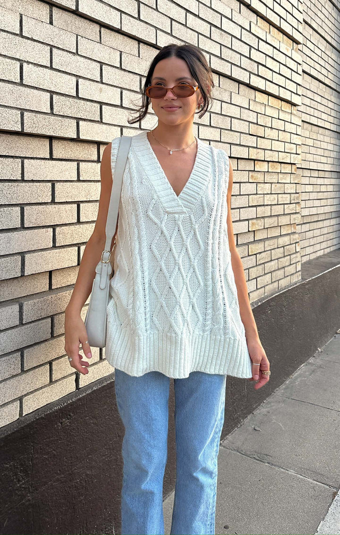 badge_model-wears-size-s