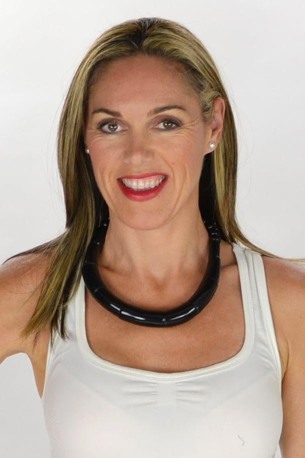 Short black bold necklace from I Love Tunics, featuring a sleek, modern design with chunky chain links.