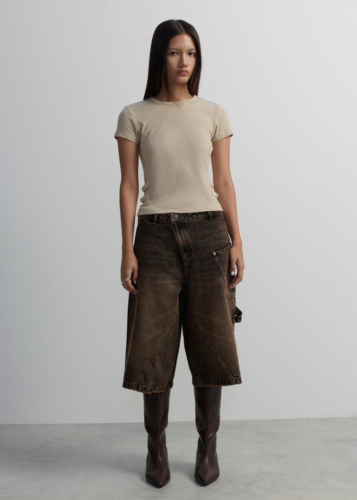 SIDE-BUCKLE RIBBED TEE