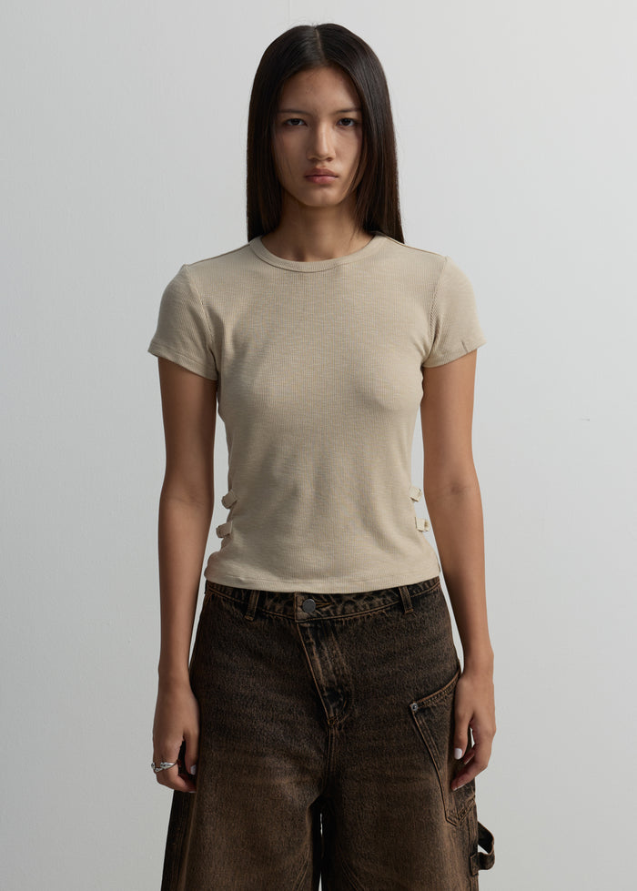 SIDE-BUCKLE RIBBED TEE