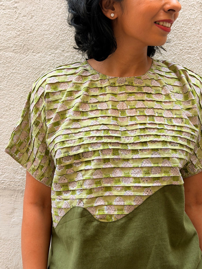 Zephyr Pineapple Top